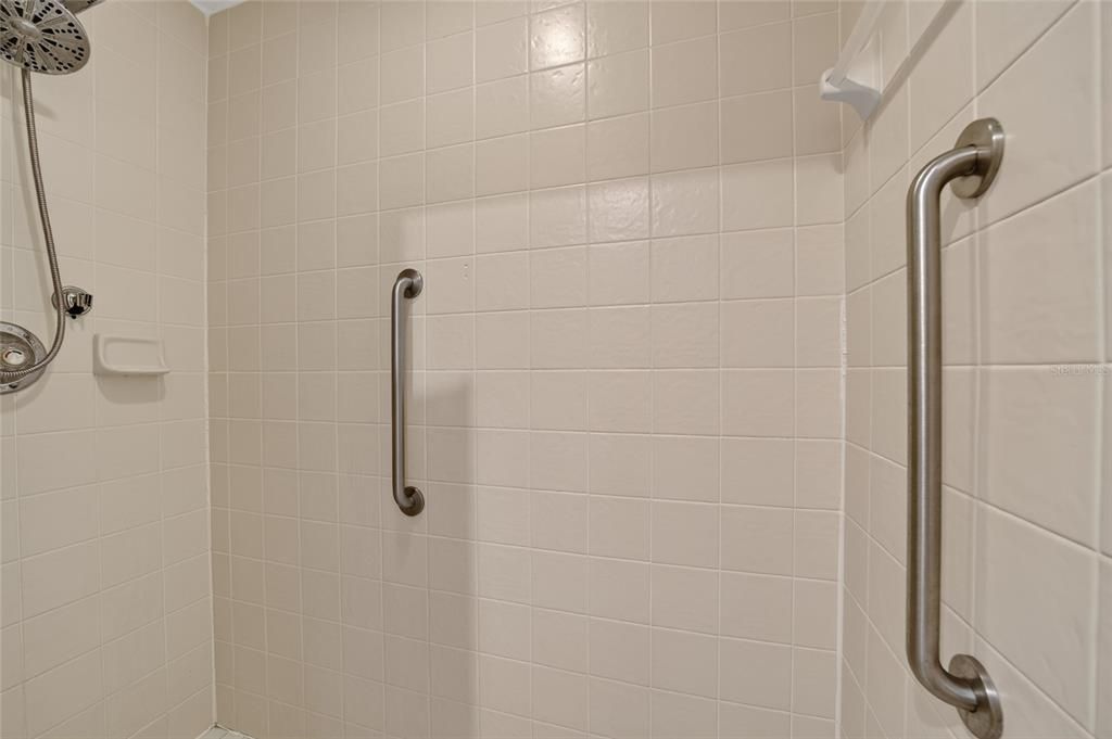 For Sale: $225,000 (2 beds, 2 baths, 1118 Square Feet)