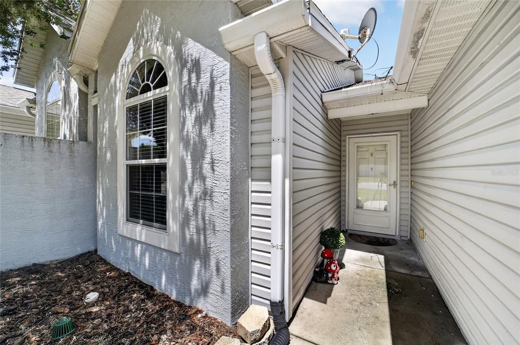 For Sale: $225,000 (2 beds, 2 baths, 1118 Square Feet)