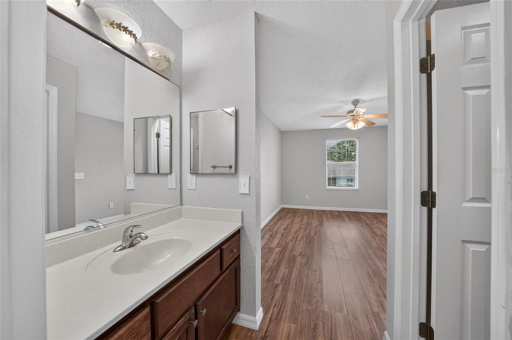 For Sale: $225,000 (2 beds, 2 baths, 1118 Square Feet)