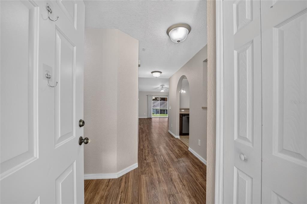 For Sale: $225,000 (2 beds, 2 baths, 1118 Square Feet)
