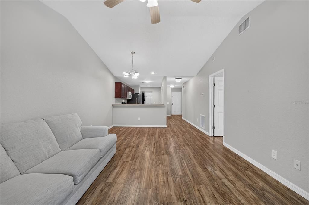 For Sale: $225,000 (2 beds, 2 baths, 1118 Square Feet)
