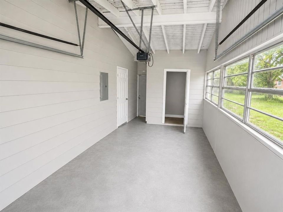 For Sale: $189,475 (2 beds, 1 baths, 864 Square Feet)
