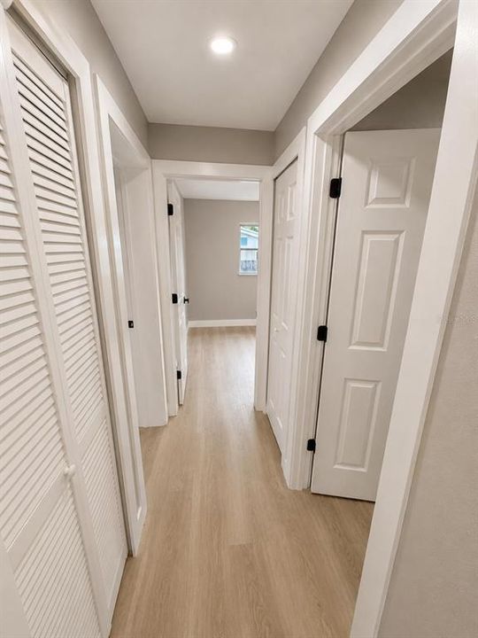 For Sale: $189,475 (2 beds, 1 baths, 864 Square Feet)
