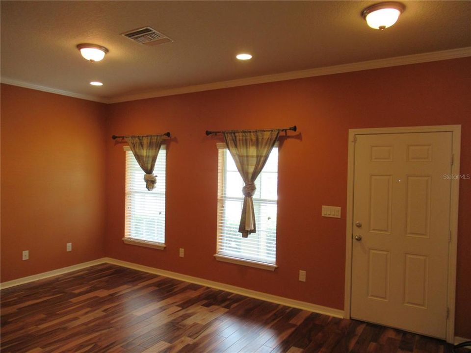 For Rent: $2,850 (3 beds, 2 baths, 1851 Square Feet)