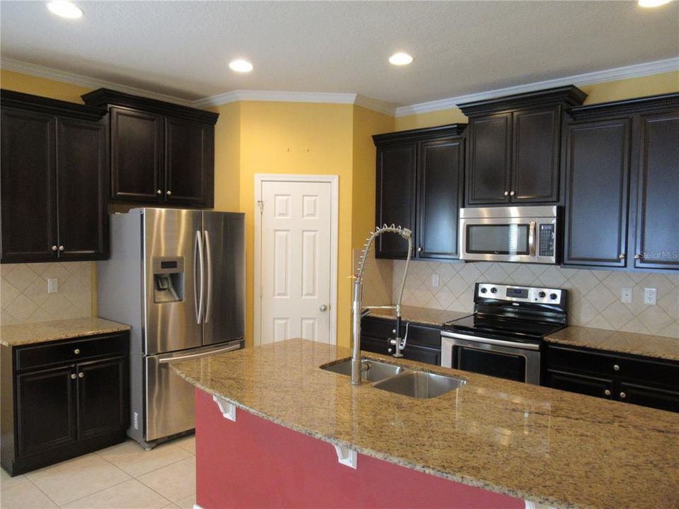 For Rent: $2,850 (3 beds, 2 baths, 1851 Square Feet)
