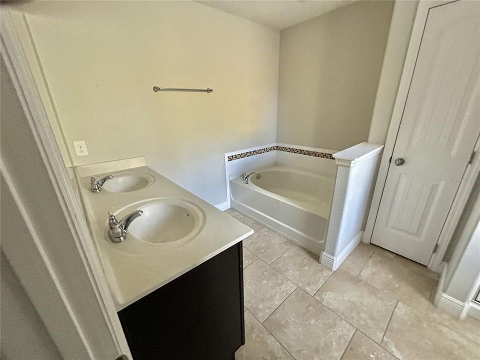 В аренду: $2,845 (6 спален, 4 ванн, 2723 Квадратных фут)