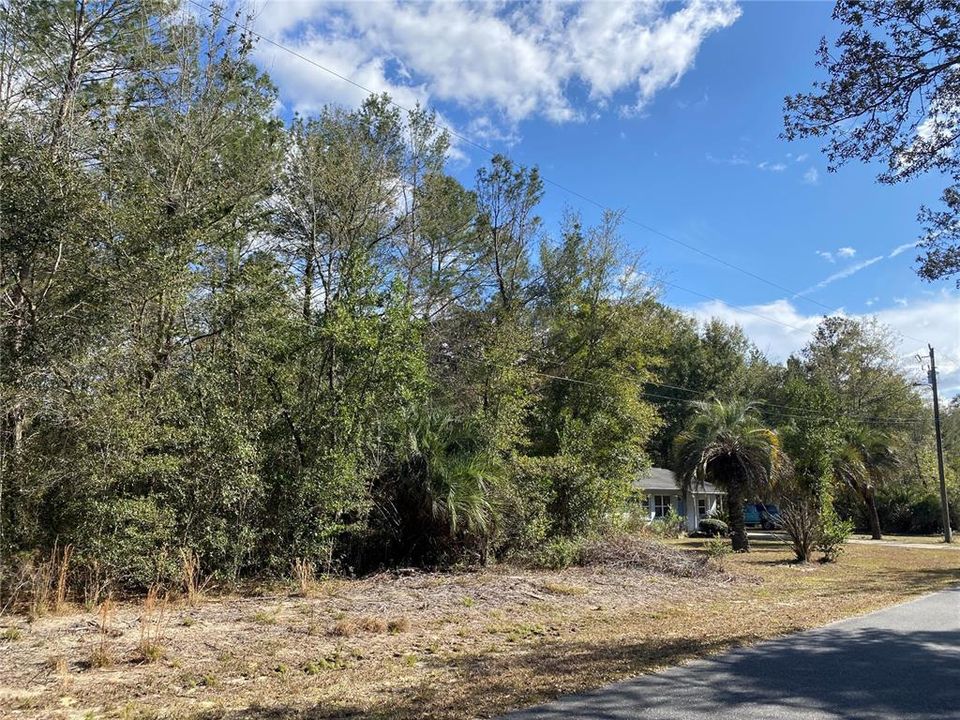 На продажу: $11,900 (0.24 acres)