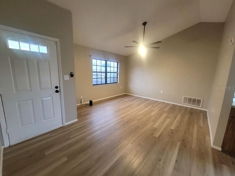В аренду: $1,600 (2 спален, 1 ванн, 872 Квадратных фут)