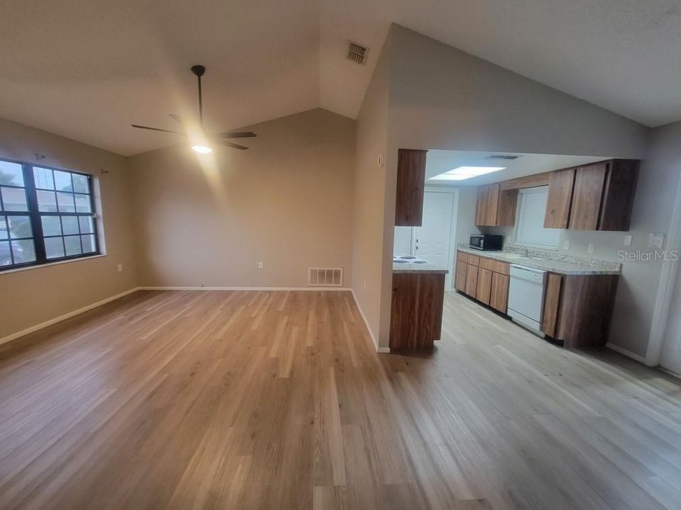 В аренду: $1,600 (2 спален, 1 ванн, 872 Квадратных фут)
