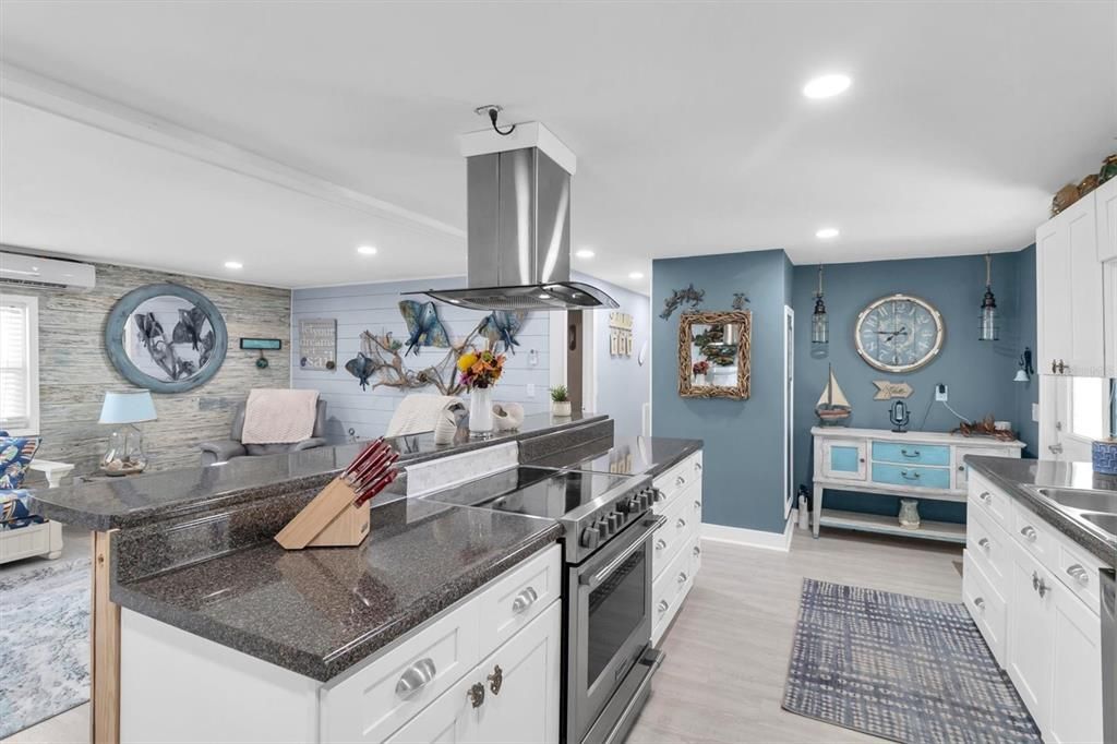На продажу: $289,900 (2 спален, 2 ванн, 1056 Квадратных фут)