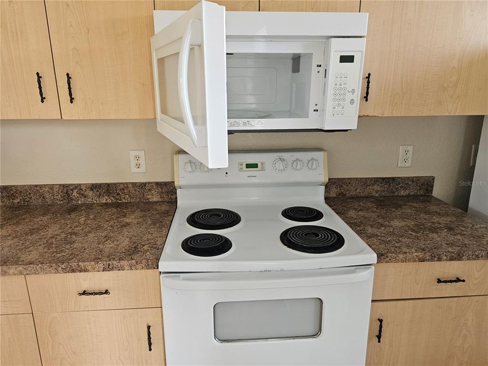 В аренду: $1,450 (2 спален, 2 ванн, 981 Квадратных фут)