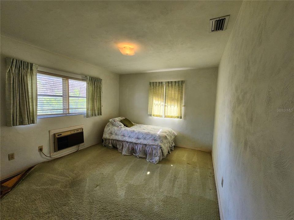 For Sale: $229,000 (3 beds, 1 baths, 1365 Square Feet)