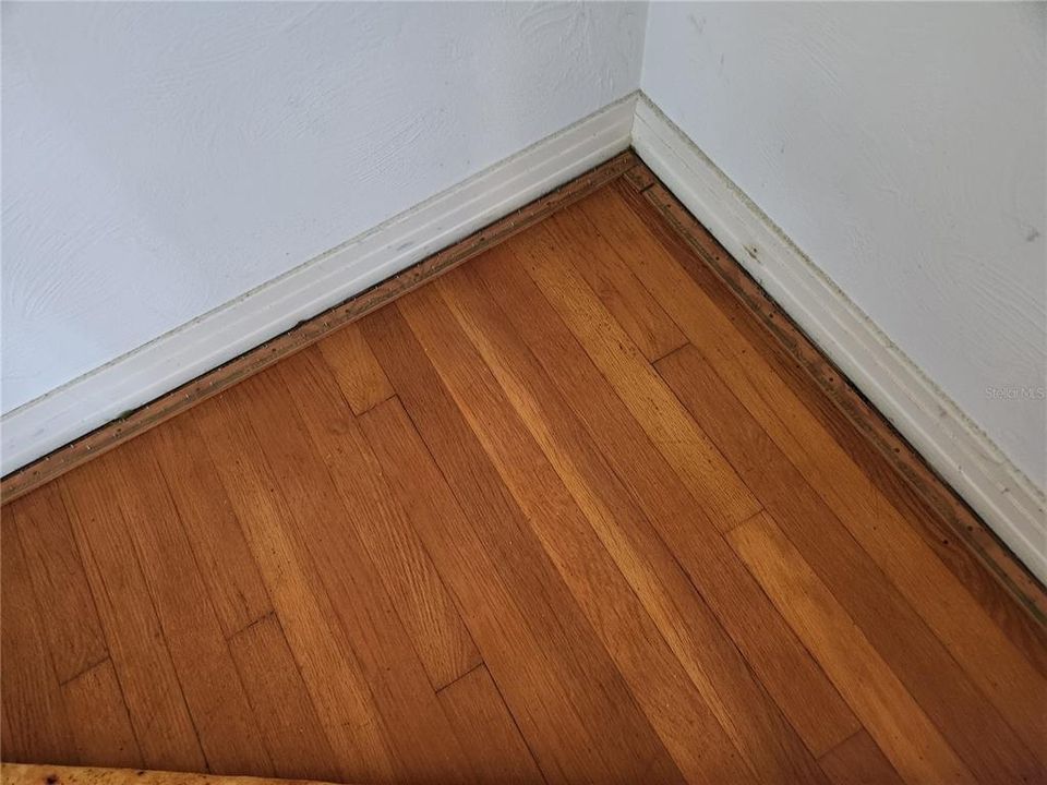 For Sale: $229,000 (3 beds, 1 baths, 1365 Square Feet)