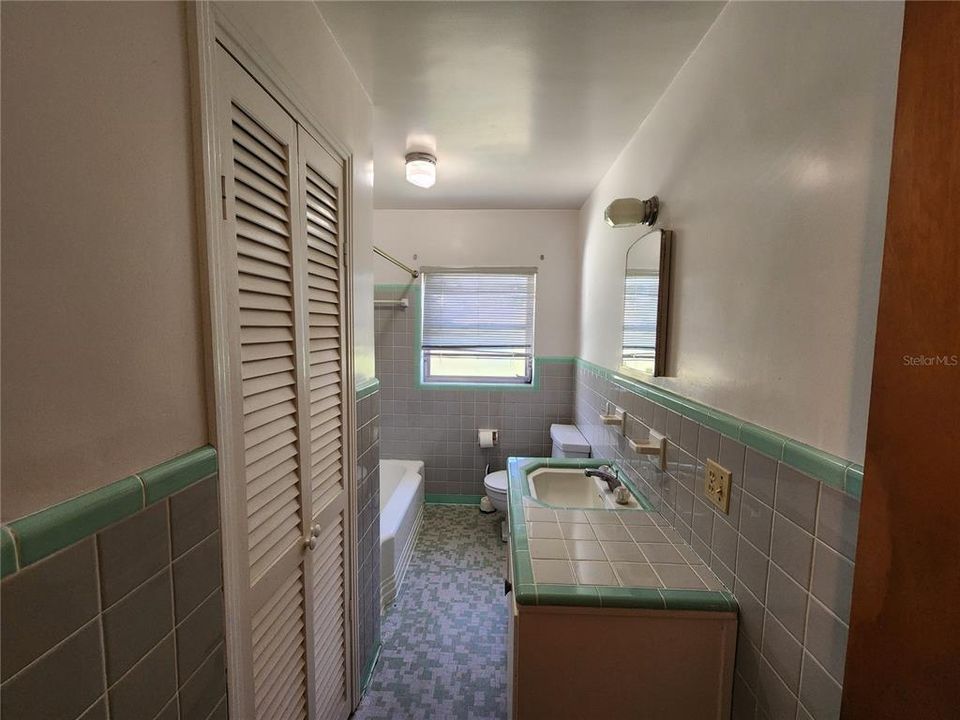For Sale: $229,000 (3 beds, 1 baths, 1365 Square Feet)