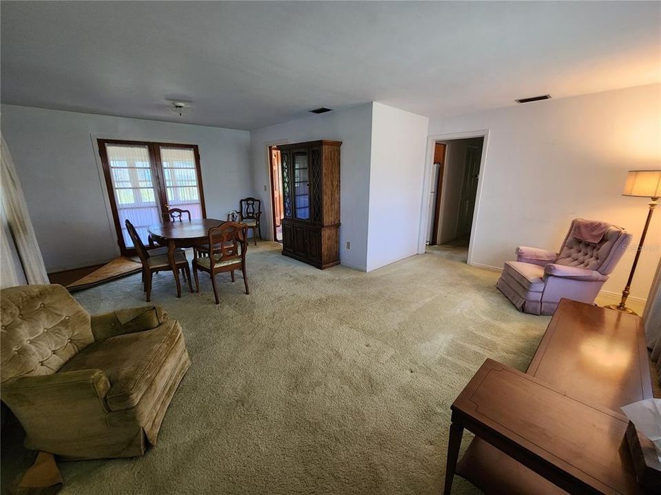 For Sale: $229,000 (3 beds, 1 baths, 1365 Square Feet)