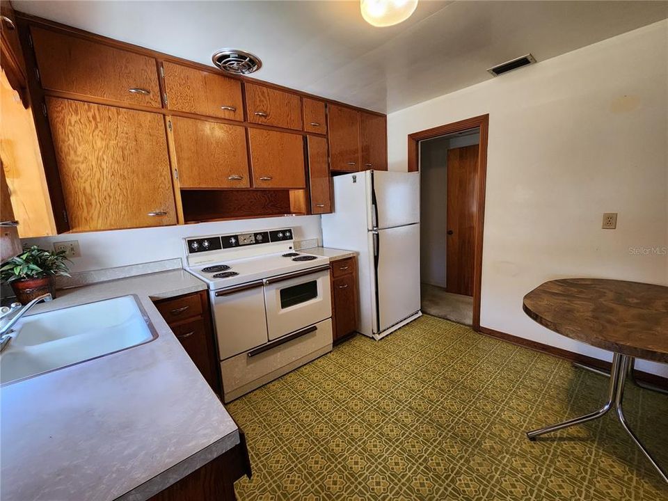 For Sale: $229,000 (3 beds, 1 baths, 1365 Square Feet)