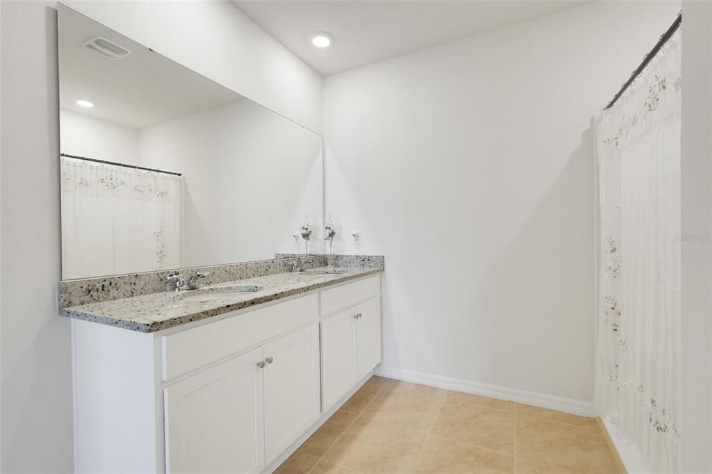 En Venta: $325,000 (3 camas, 2 baños, 1725 Pies cuadrados)
