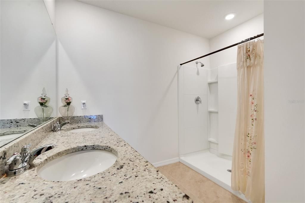 En Venta: $325,000 (3 camas, 2 baños, 1725 Pies cuadrados)