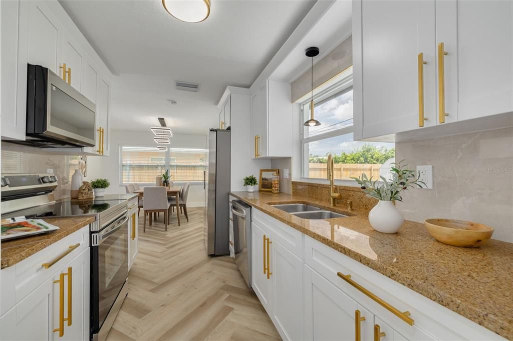 En Venta: $489,500 (3 camas, 3 baños, 1673 Pies cuadrados)