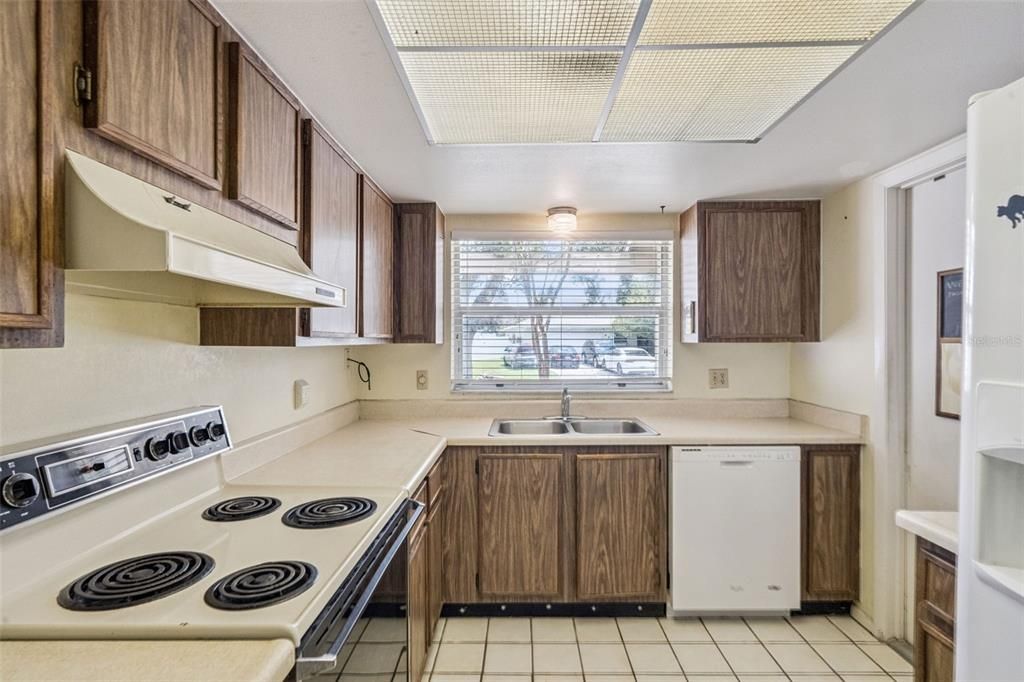 На продажу: $335,999 (4 спален, 3 ванн, 1812 Квадратных фут)