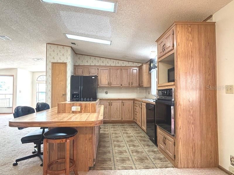 На продажу: $169,900 (2 спален, 2 ванн, 1599 Квадратных фут)