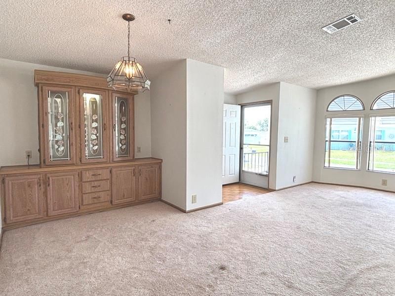 На продажу: $169,900 (2 спален, 2 ванн, 1599 Квадратных фут)