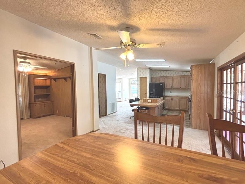 На продажу: $169,900 (2 спален, 2 ванн, 1599 Квадратных фут)
