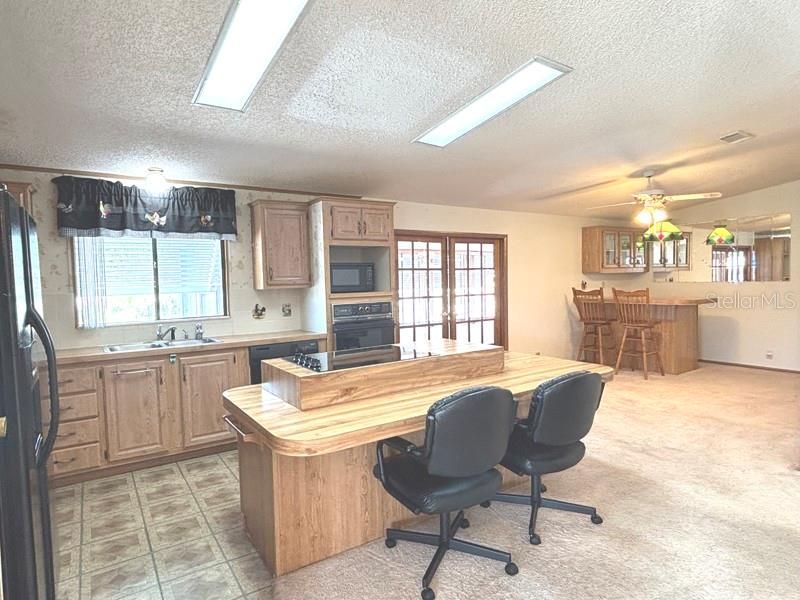 На продажу: $169,900 (2 спален, 2 ванн, 1599 Квадратных фут)
