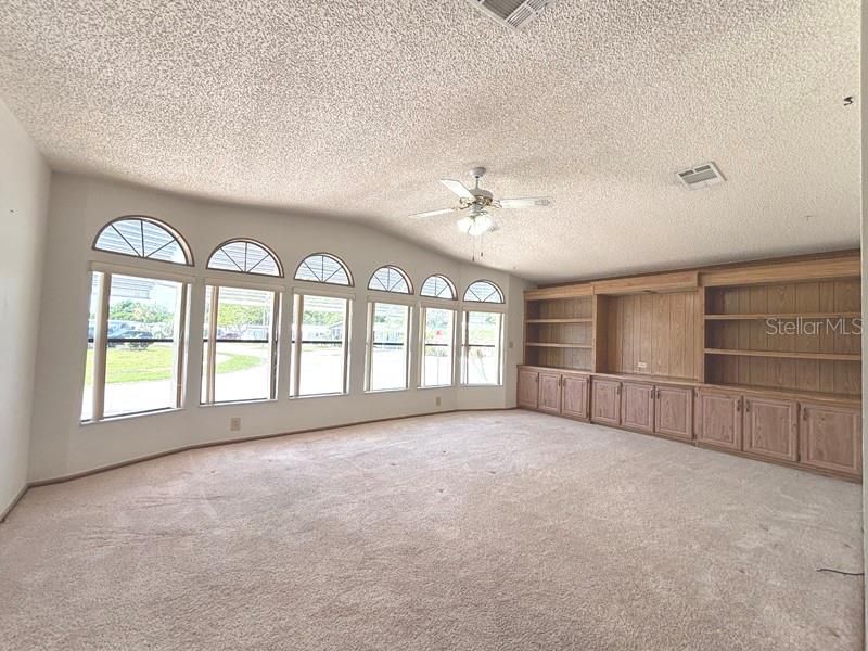 На продажу: $169,900 (2 спален, 2 ванн, 1599 Квадратных фут)