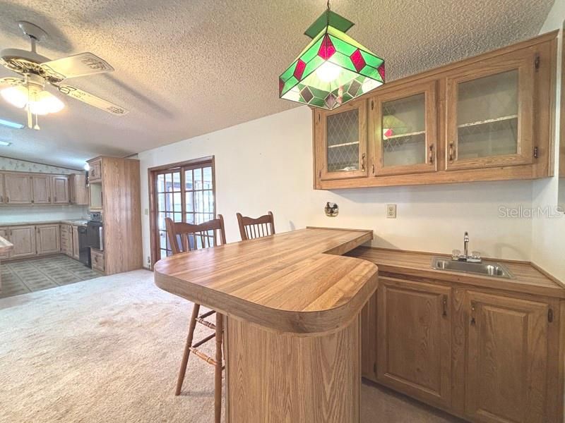 На продажу: $169,900 (2 спален, 2 ванн, 1599 Квадратных фут)