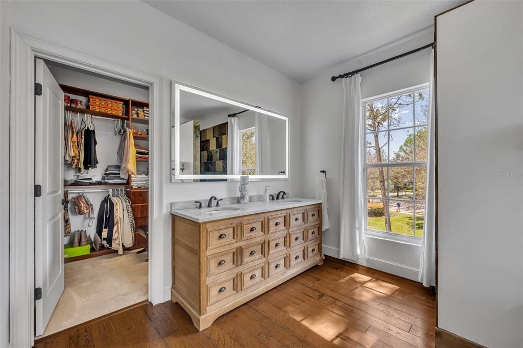 For Sale: $1,997,000 (6 beds, 4 baths, 4446 Square Feet)
