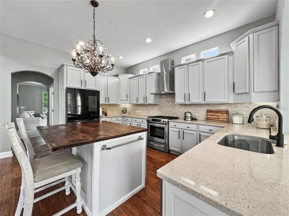 For Sale: $1,997,000 (6 beds, 4 baths, 4446 Square Feet)