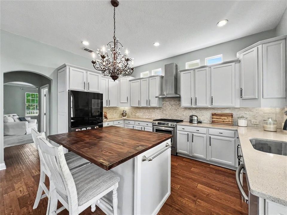 For Sale: $1,997,000 (6 beds, 4 baths, 4446 Square Feet)