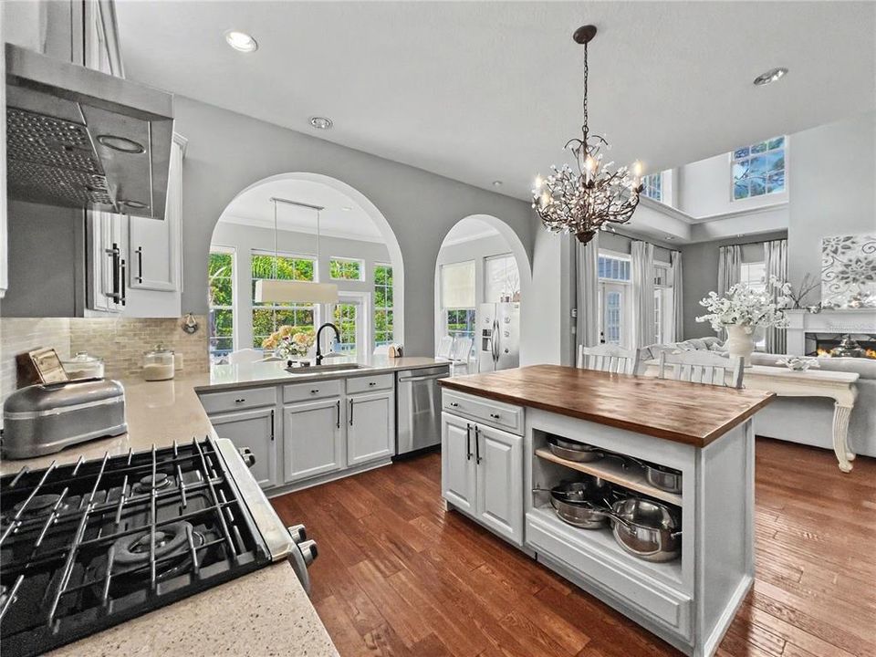 For Sale: $1,997,000 (6 beds, 4 baths, 4446 Square Feet)