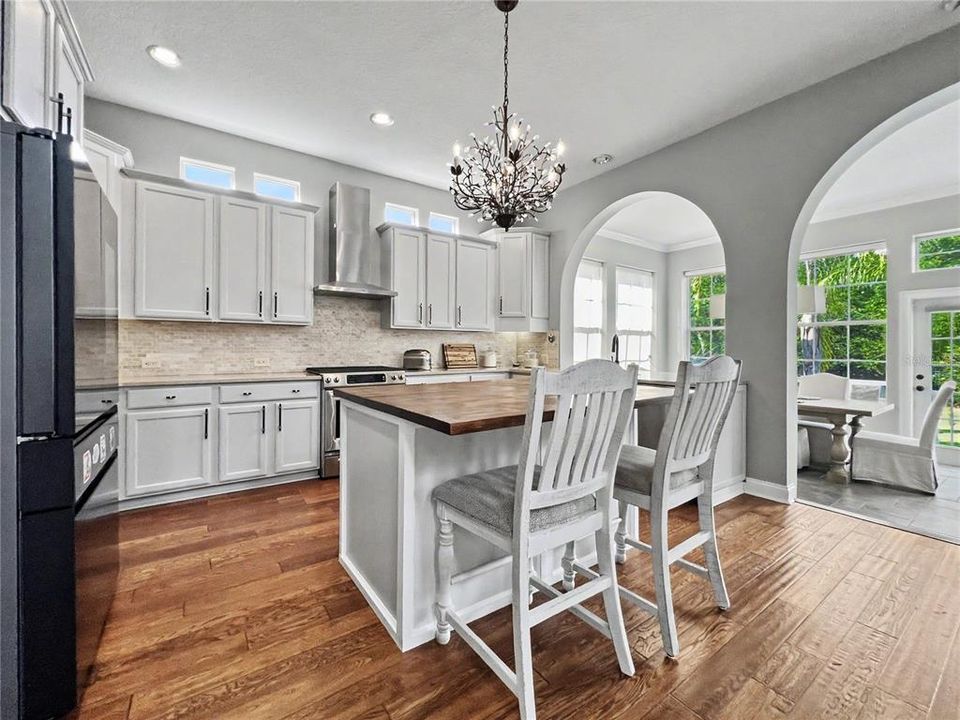 For Sale: $1,997,000 (6 beds, 4 baths, 4446 Square Feet)