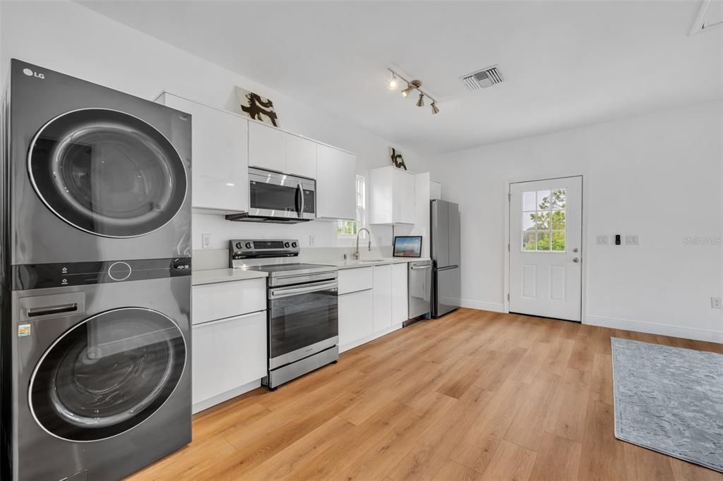 For Sale: $1,997,000 (6 beds, 4 baths, 4446 Square Feet)