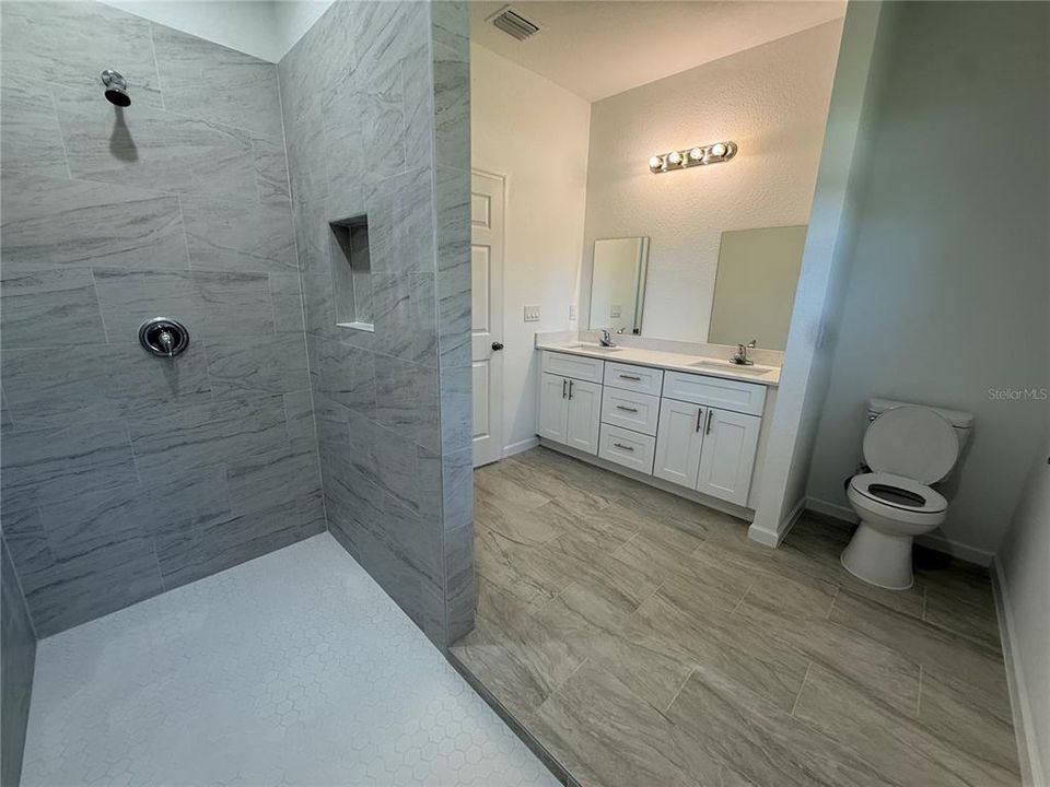 В аренду: $2,000 (3 спален, 2 ванн, 1600 Квадратных фут)