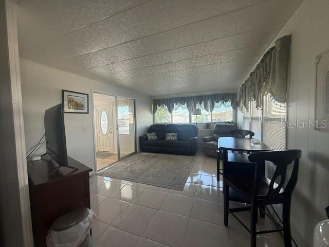 En Venta: $244,900 (2 camas, 2 baños, 684 Pies cuadrados)
