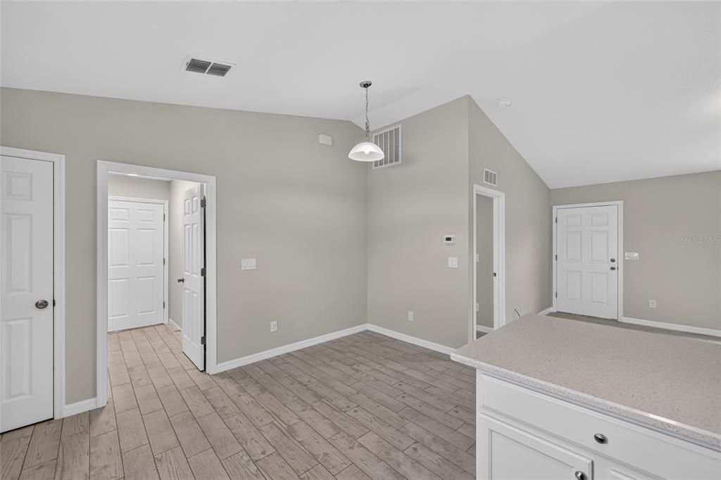 For Sale: $238,000 (3 beds, 2 baths, 1091 Square Feet)