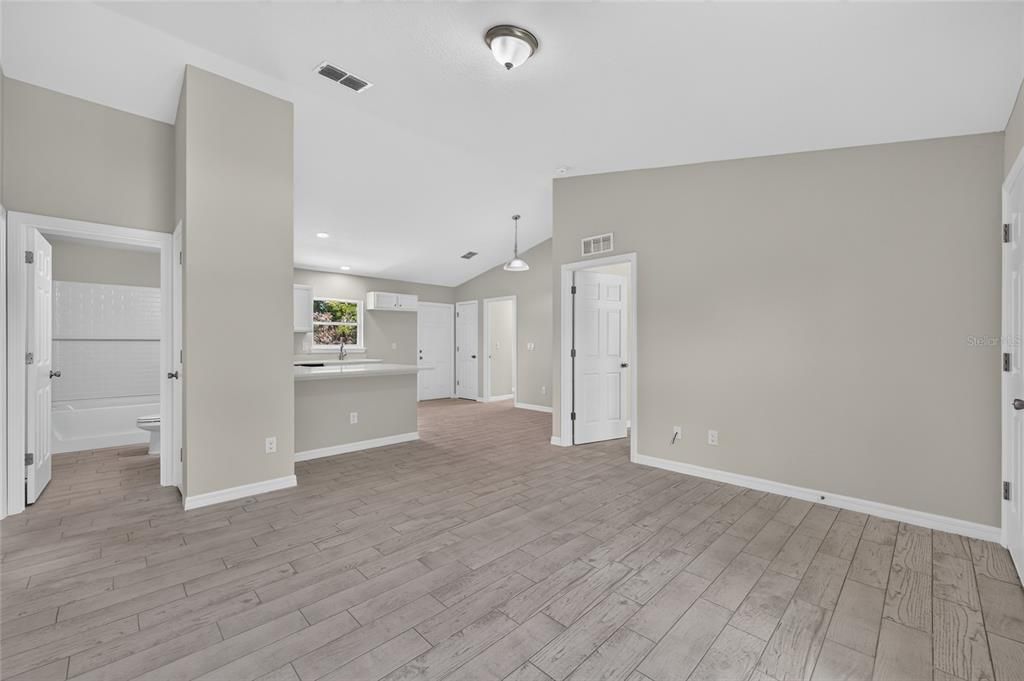 For Sale: $238,000 (3 beds, 2 baths, 1091 Square Feet)