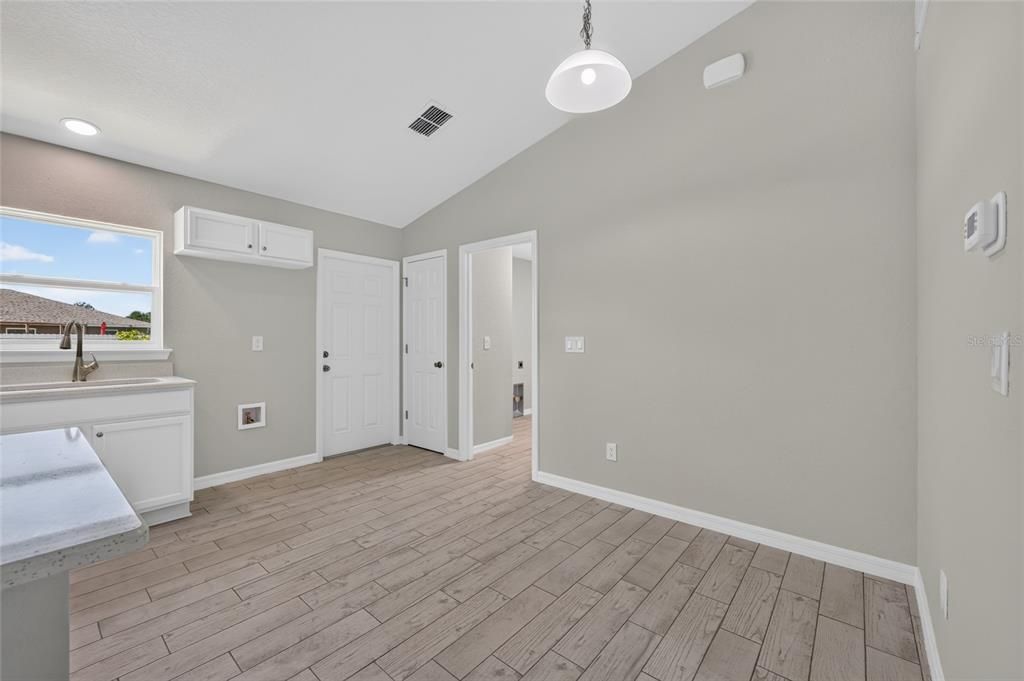 For Sale: $238,000 (3 beds, 2 baths, 1091 Square Feet)