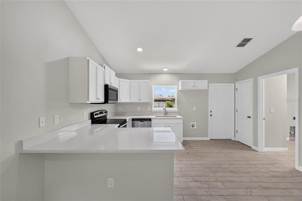 For Sale: $238,000 (3 beds, 2 baths, 1091 Square Feet)