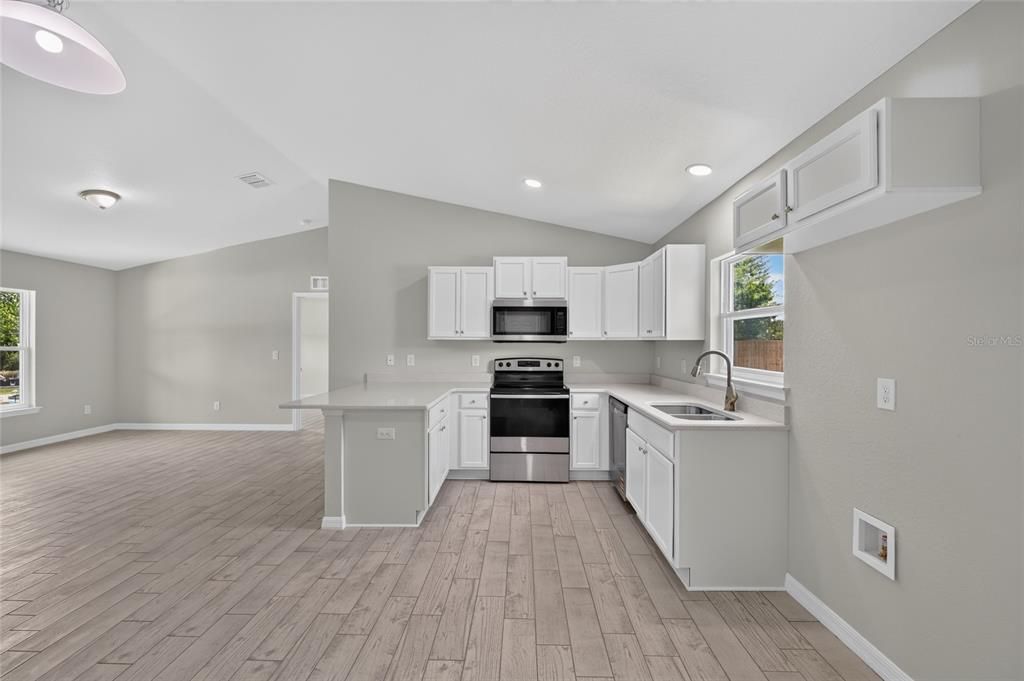 For Sale: $238,000 (3 beds, 2 baths, 1091 Square Feet)