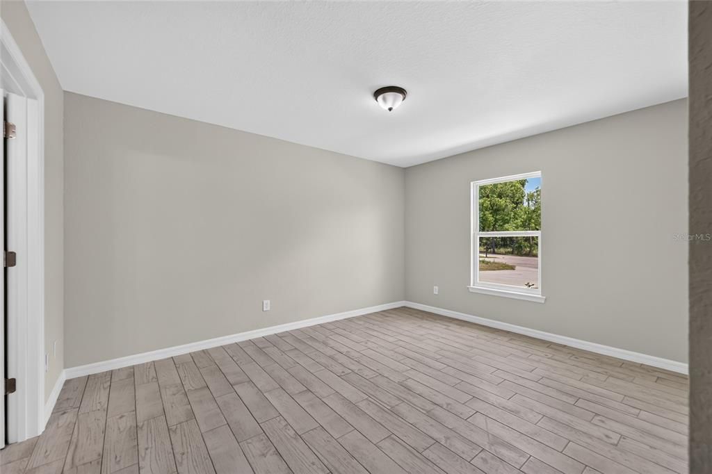 For Sale: $238,000 (3 beds, 2 baths, 1091 Square Feet)