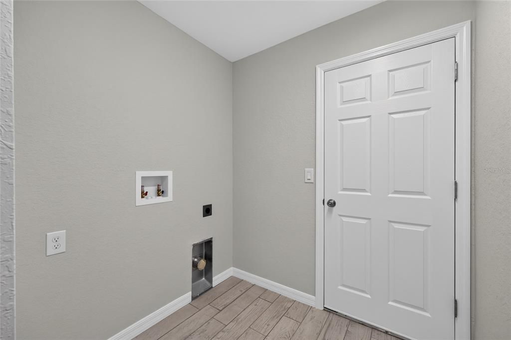 For Sale: $238,000 (3 beds, 2 baths, 1091 Square Feet)