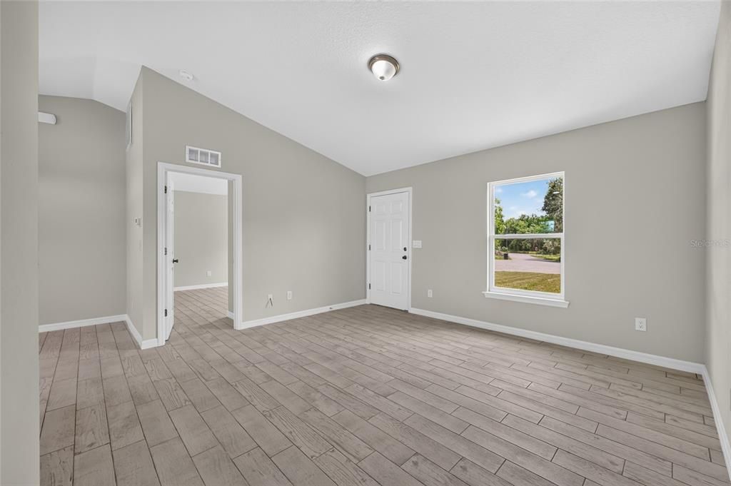 For Sale: $238,000 (3 beds, 2 baths, 1091 Square Feet)