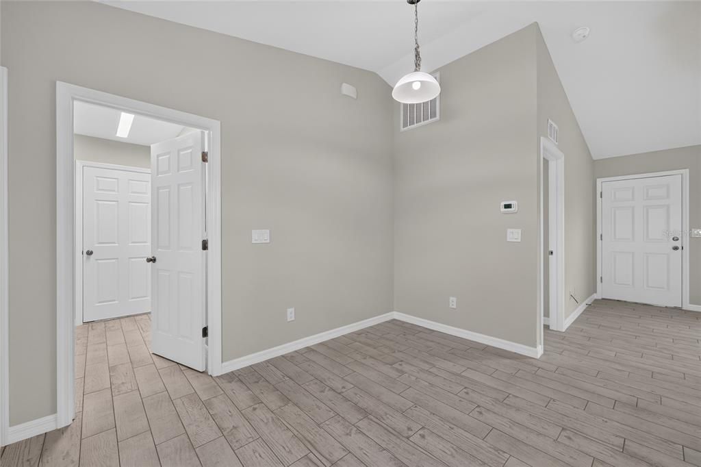 For Sale: $238,000 (3 beds, 2 baths, 1091 Square Feet)
