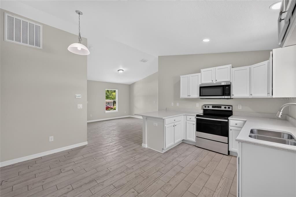 For Sale: $238,000 (3 beds, 2 baths, 1091 Square Feet)