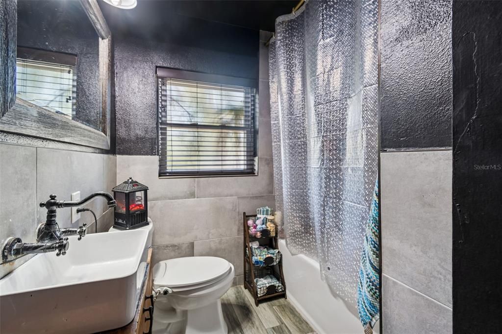 В аренду: $4,000 (4 спален, 3 ванн, 1600 Квадратных фут)