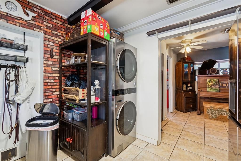 В аренду: $4,000 (4 спален, 3 ванн, 1600 Квадратных фут)